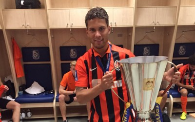 Marlos comemora o bi da Supercopa da Ucrânia
