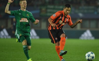 Com gol de Marlos, Shakhtar vence e fica perto de vaga na fase de grupos da Liga dos Campeões