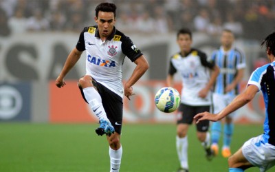 Com mais uma assistência, Jadson chega a 29 jogadas decisivas em 45 partidas pelo Timão em 2015