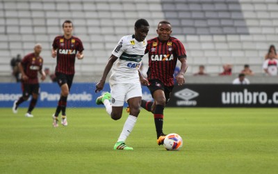 Negueba vibra com mais uma vitória sobre o Furacão e segue 100% no Atletiba