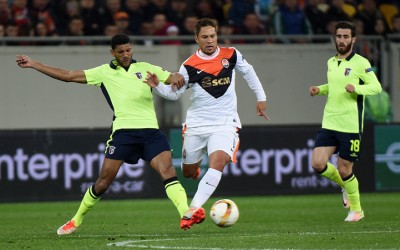Marlos comemora goleada e classificação do Shakhtar para a semifinal da Liga Europa