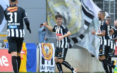 Com gol de Nenê Bonilha, Nacional goleia o Estoril no Português