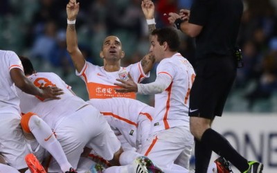 Diego Tardelli dá assistência e comemora classificação do Shandong às quartas da Champions da Ásia