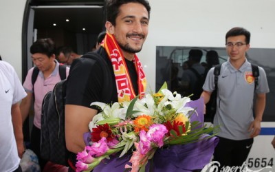 Novo reforço do Hebei, Aloisio agradece Shandong, quer retribuir confiança de seu novo clube e manda um recado para a torcida do São Paulo: “Ainda voltarei”