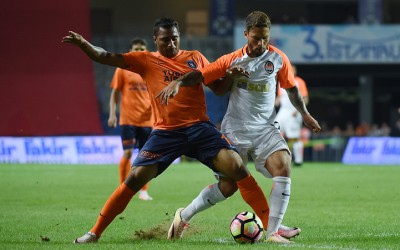 Marlos comemora vitória na Liga Europa, mas pede foco para a equipe garantir a vaga na Ucrânia