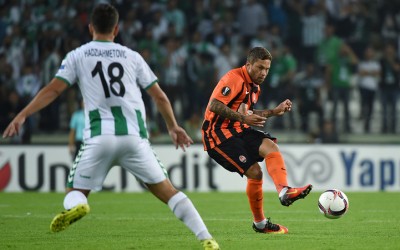 Marlos comemora estreia com vitória na Liga Europa