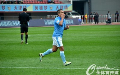 Jadson marca o gol do título e Tianjin sobe para a primeira divisão na China