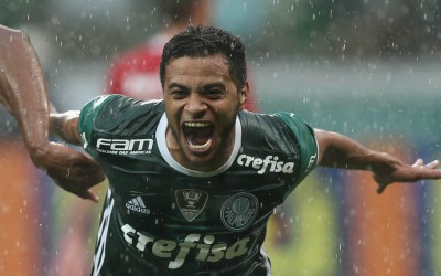 Tem estrela: com passes e gols, Cleiton Xavier aparece nos momentos importantes e é decisivo para o Palmeiras somar 15 pontos no Brasileiro