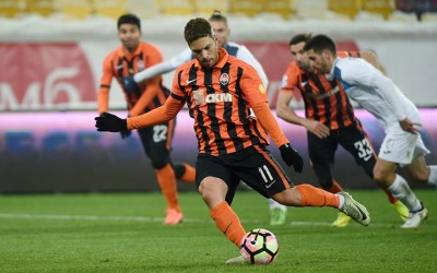 Marlos marca e dedica gol e triunfo do Shakhtar aos falecidos no desastre aéreo: “Essa vitória vai para todas as famílias que estão sofrendo”