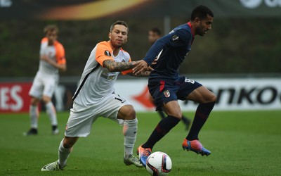 Com duas assistências de Marlos, Shakhtar mantém 100% na Liga Europa e se classifica em primeiro no grupo