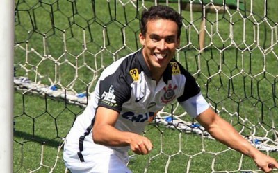 Na última vez em que enfrentou o Santos, Jadson marcou dois gols e comandou a vitória do Timão na Arena Corinthians