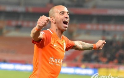 Diego Tardelli marca e garante vitória do Shandong Luneng sobre o time de Felipão, Ricardo Goulart e Paulinho