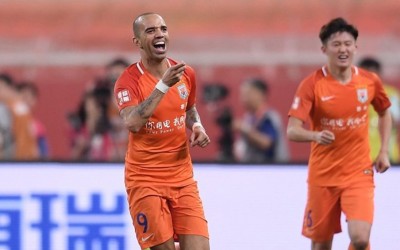 Diego Tardelli faz dois gols em 10 minutos e Shandong Luneng vence mais uma no Chinês 
