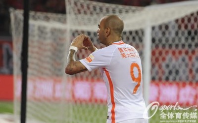 Diego Tardelli marca dois gols e Shandong vence no Chinês