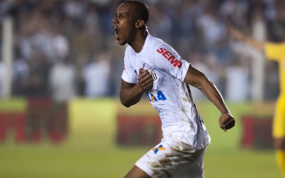 Copete se isola como artilheiro estrangeiro do Santos, mas lamenta eliminação: “Trocaria os dois gols pela classificação”