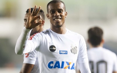 Com hat-trick sobre o São Paulo, Copete se torna o estrangeiro com mais gols pelo Santos