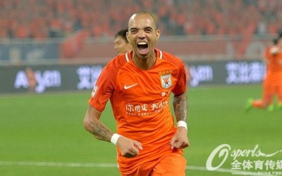 Tardelli marca golaço, dá assistência e Shandong vence no Chinês