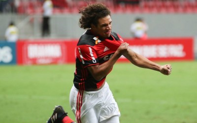Willian Arão pode realizar 100º jogo pelo Flamengo no duelo com o Corinthians