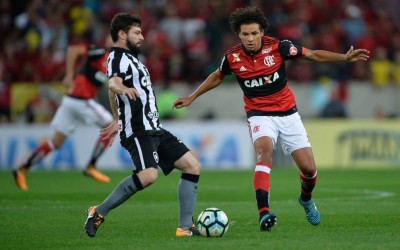 Após garantir vaga na final da Copa do Brasil e manter invencibilidade contra Botafogo, Arão pede foco no Brasileiro: “Temos objetivos a cumprir”