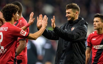 André Ramalho comemora vitória do Leverkusen e entrada no G-6 da Bundesliga