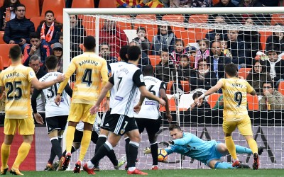 Neto comemora retorno com triunfo após ser pai e Valencia se consolida na terceira colocação