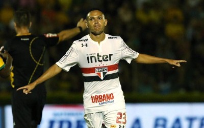 Goleador em clássicos, Marcos Guilherme busca primeiro gol contra Corinthians, único rival que ainda não balançou as redes