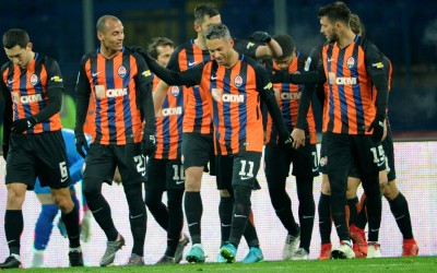 Dois gols e três assistências! Marlos dá show em goleada do Shakhtar na volta do Ucraniano e já mira duelo contra a Roma pela Champions