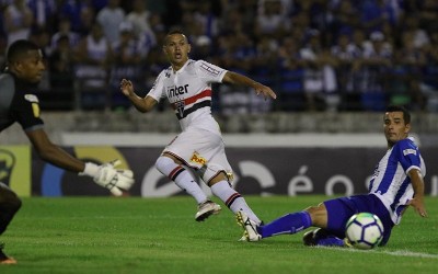 Único jogador de linha a atuar em todas as partidas da temporada, Marcos Guilherme alcança marca de 30 jogos consecutivos pelo São Paulo, agradece elogios de Muricy e espera decidir clássico contra o Santos novamente