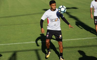 Aniversariante do dia, Cleiton Xavier comemora retorno aos gramados e diz estar pronto para ajudar o Vitória