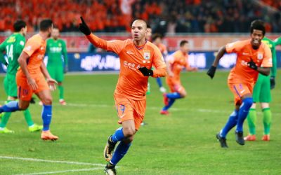 Na expectativa por convocação, Diego Tardelli marca dois e comanda vitória do Shandong na estreia do Chinês