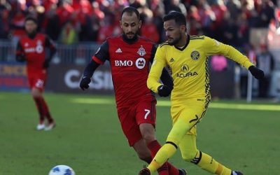 Artur comemora vitória do Columbus Crew sobre o atual campeão Toronto na abertura da MLS