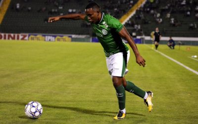 Herói de vitória do Bugre diante o Coritiba, Pará acredita na evolução da equipe na Série B: “Vamos brigar pelo acesso”