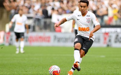 Maior artilheiro do atual elenco e quarto maior goleador do Século XXI! Confira um raio-x dos 50 gols de Jadson pelo Corinthians