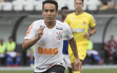 Provável titular no Majestoso, Jadson acumula bons números contra ex-clube e fala da chance de ser tricampeão Paulista pelo Corinthians