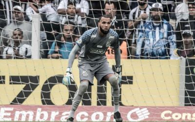 Em grande fase, Everson enfrenta o São Paulo pela primeira vez com a camisa do Santos e espera manter invencibilidade em clássicos