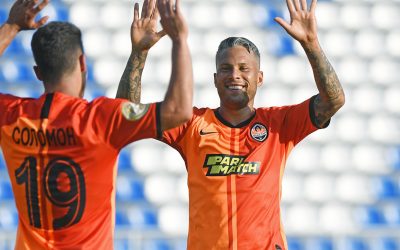 Marlos marca pela quarta vez nos últimos cinco jogos em goleada do Shakhtar e comemora 100% de aproveitamento no Ucraniano