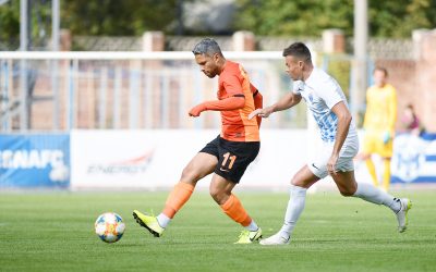 Com gol de Marlos, Shakhtar vence Desna por 1 a 0, mantém 100% e liderança isolada do Ucraniano