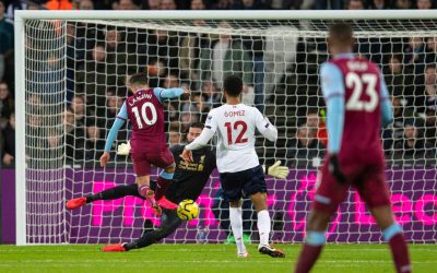 Alisson volta a se destacar, passa outro jogo sem tomar gol e assume a liderança de clean sheets da Premier League