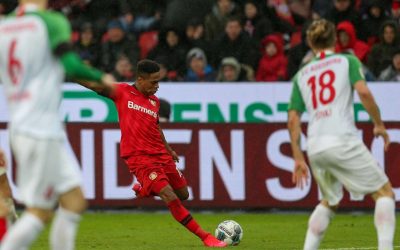 Bayer Leverkusen derrota Augsburg e Wendell comemora terceira vitória consecutiva na Bundesliga