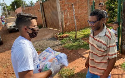 Jean, do Cruzeiro, doa cestas básicas e ajuda 100 famílias carentes de Campo Grande, no Mato Grosso do Sul