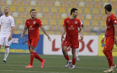 Dudu celebra gol de cabeça em nova vitória do Al Duhail no Campeonato Catari