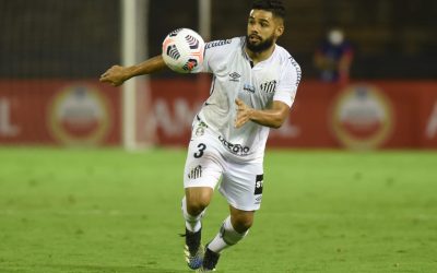 Titular absoluto e identificado com o Santos, Felipe Jonatan vive a expectativa de completar 100 jogos pelo clube em duelo decisivo com o San Lorenzo: “Privilégio enorme”