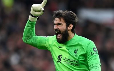 Alisson celebra goleada histórica de 5 a 0 do Liverpool sobre o United em pleno Old Trafford