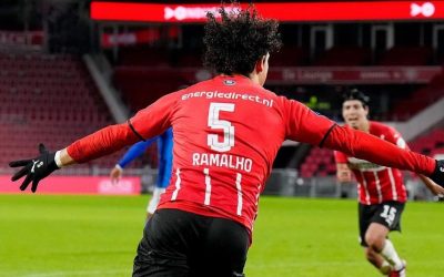 André Ramalho comemora gol em goleada do PSV no Holandês e projeta jogo decisivo por vaga no mata-mata da Liga Europa