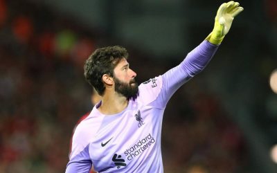 Ídolo do Liverpool e em grande fase, Alisson vive a expectativa de completar 200 jogos pelos Reds em duelo que pode selar a classificação da equipe na Champions