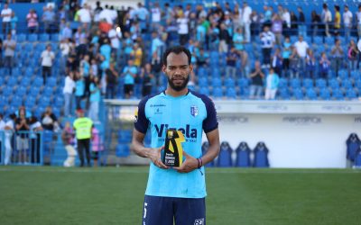 Elogiado pela imprensa portuguesa, Anderson volta a aparecer como zagueiro-artilheiro, garante vitória do Vizela e é eleito o melhor jogador em campo