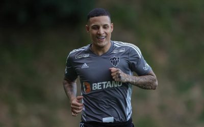 Seis meses após cirurgia, Guilherme Arana já faz corridas no campo: “Cada dia me sentindo melhor”