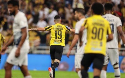 Bruno Henrique vibra com golaço em vitória que mantém o Al Ittihad na liderança isolada do Campeonato Saudita