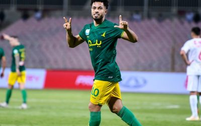 Um dos destaques do bom momento do Al Khaleej, Morato marca duas vezes em belos chutes de fora da área, comanda goleada da equipe no Campeonato Saudita e comemora fazendo o “L” para o filho Leonardo