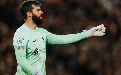 Alisson se destaca, mesmo em temporada ruim do Liverpool, e é eleito o melhor goleiro da Premier League